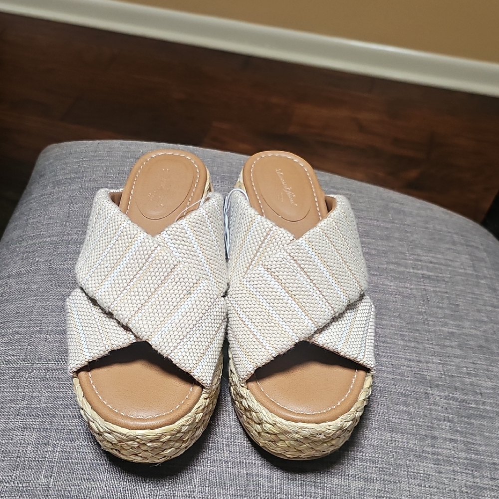 Universal Thread  Woven Platform Sandals